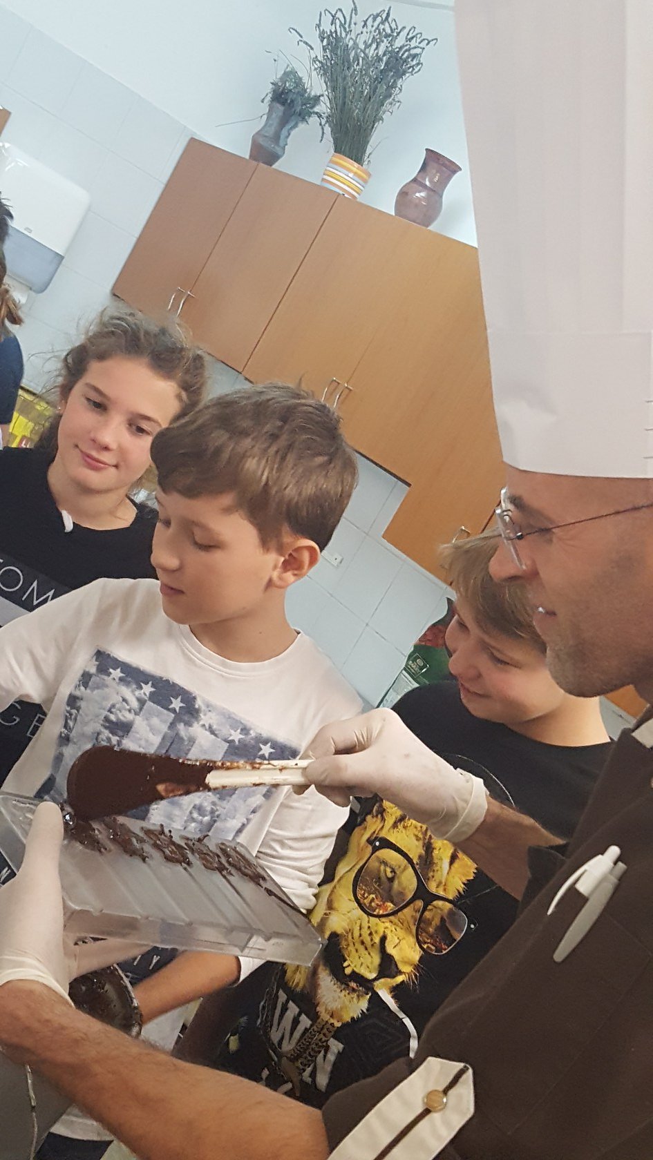 2019_11_12_delavnica_izdelave_cokoladnih_pralin-41