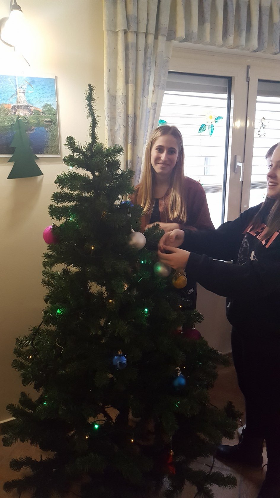 2019_12_12_okrasevanje_drevesca_dom_upokojencev-9