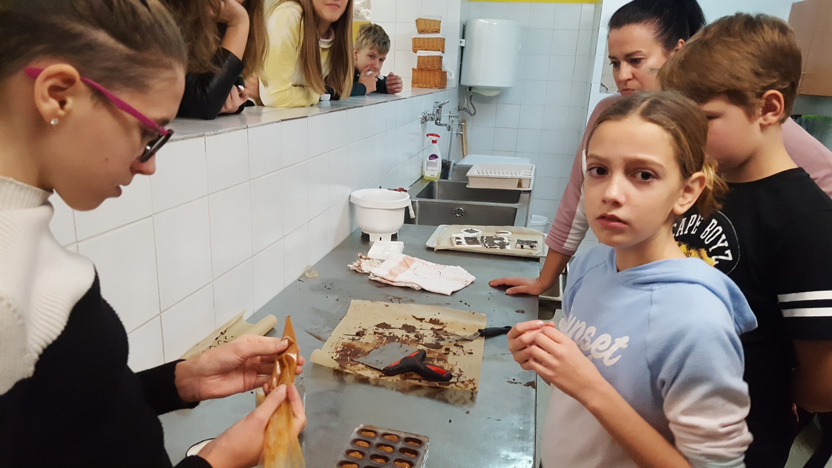 2019_11_12_delavnica_izdelave_cokoladnih_pralin-17