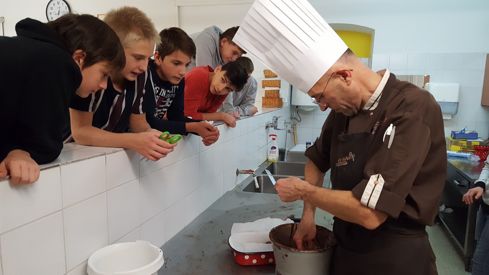 2019_11_12_delavnica_izdelave_cokoladnih_pralin-55