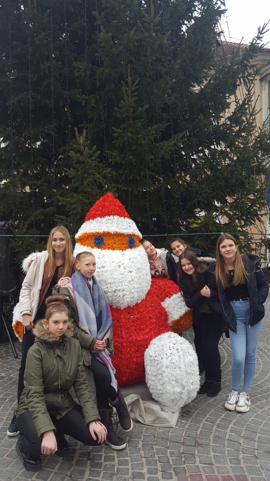 2019_12_12_okrasevanje_drevesca_dom_upokojencev-16